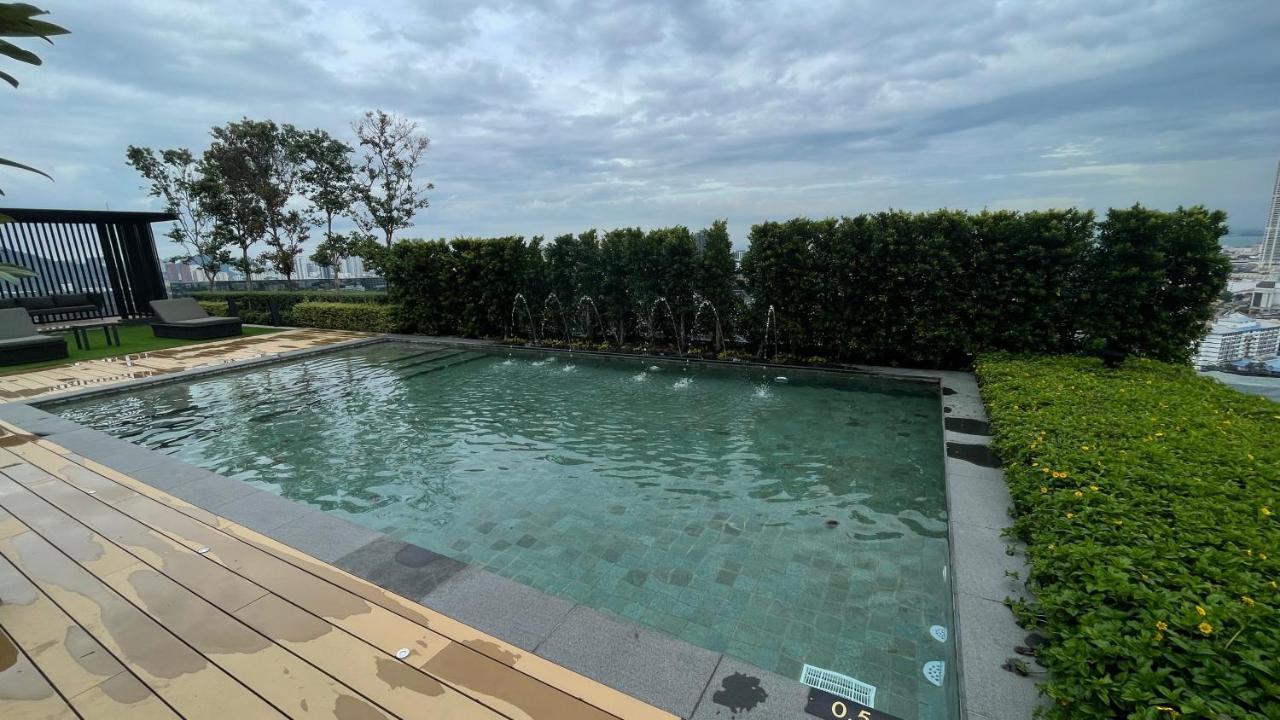 13 Beacon Executive Suites #Rooftoppool #Luxurysuites George Town Esterno foto