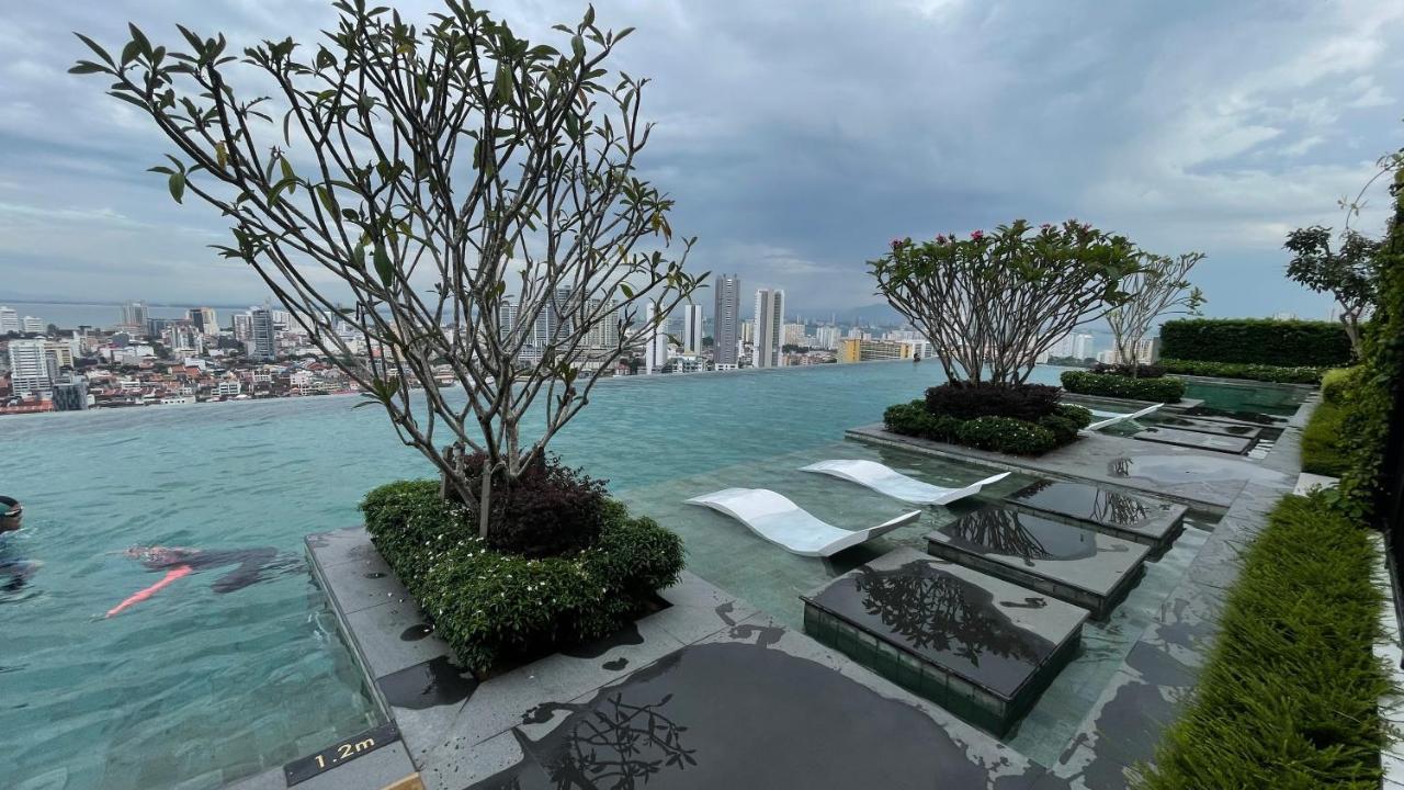 13 Beacon Executive Suites #Rooftoppool #Luxurysuites George Town Esterno foto