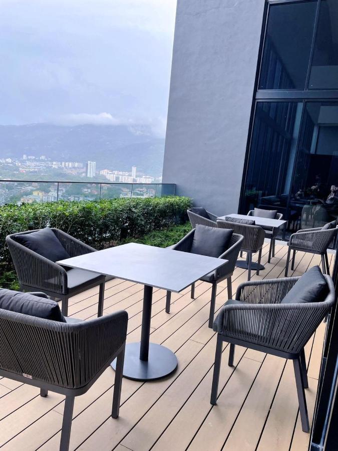 13 Beacon Executive Suites #Rooftoppool #Luxurysuites George Town Esterno foto