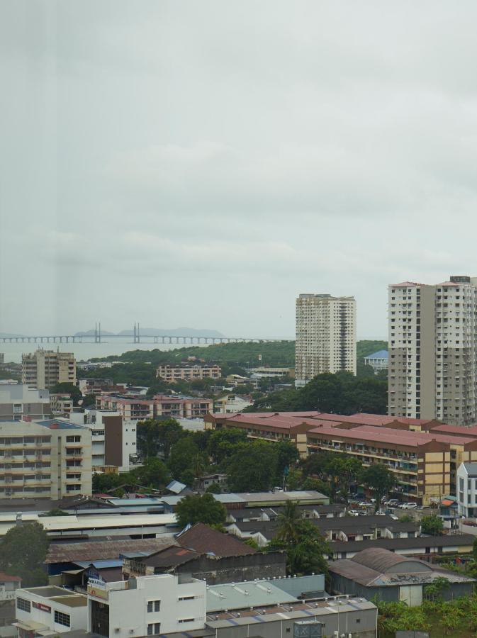 13 Beacon Executive Suites #Rooftoppool #Luxurysuites George Town Esterno foto