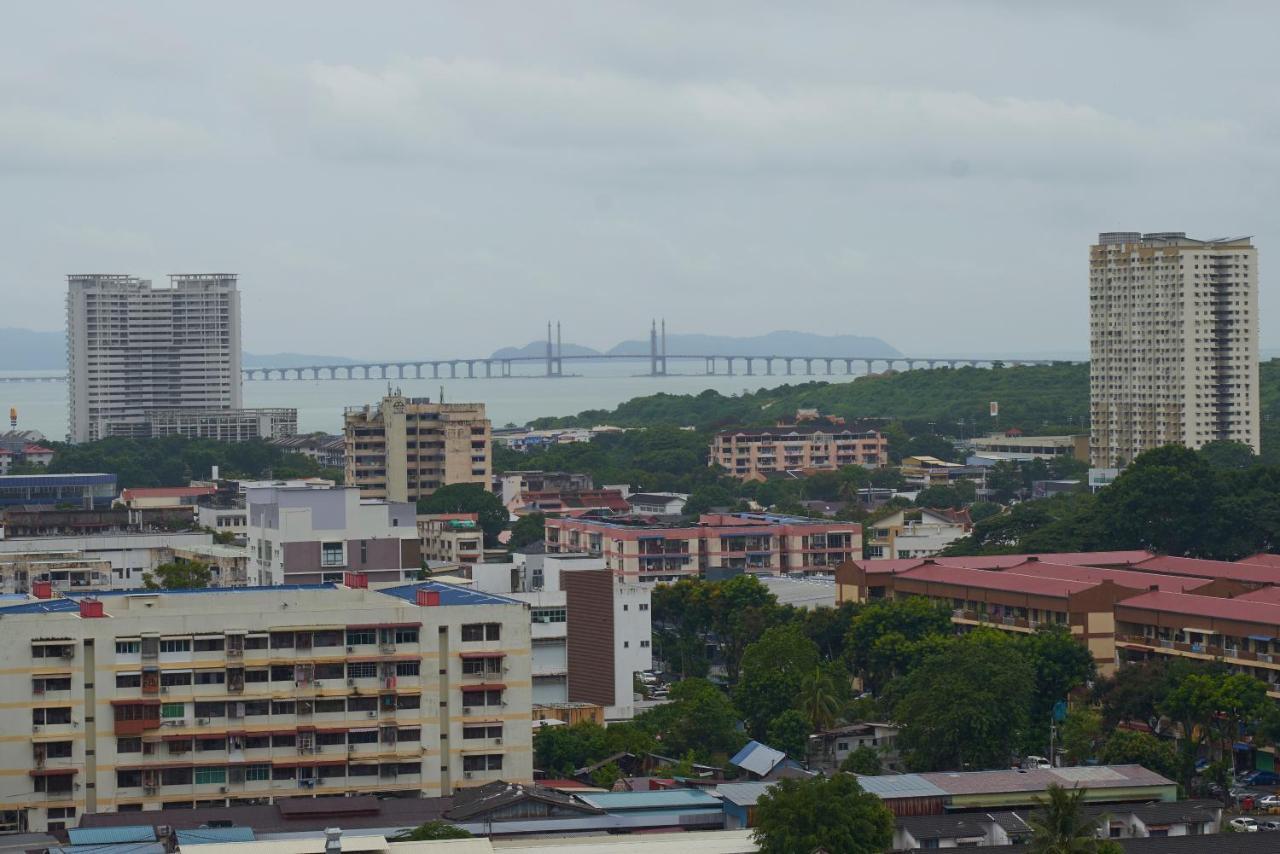 13 Beacon Executive Suites #Rooftoppool #Luxurysuites George Town Esterno foto